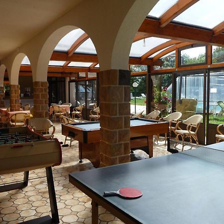 Logis La Rose Des Vents Hotell Volvic Exteriör bild