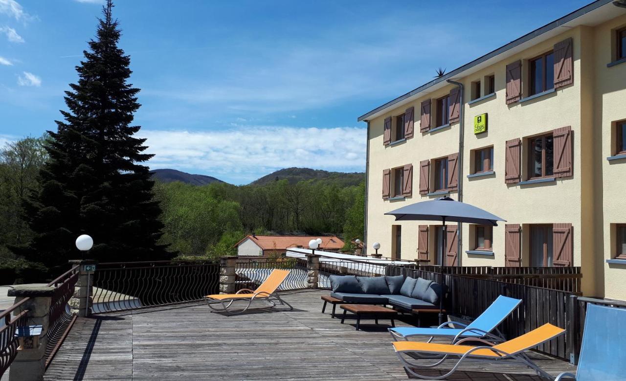 Logis La Rose Des Vents Hotell Volvic Exteriör bild