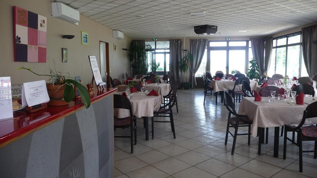 Logis La Rose Des Vents Hotell Volvic Exteriör bild
