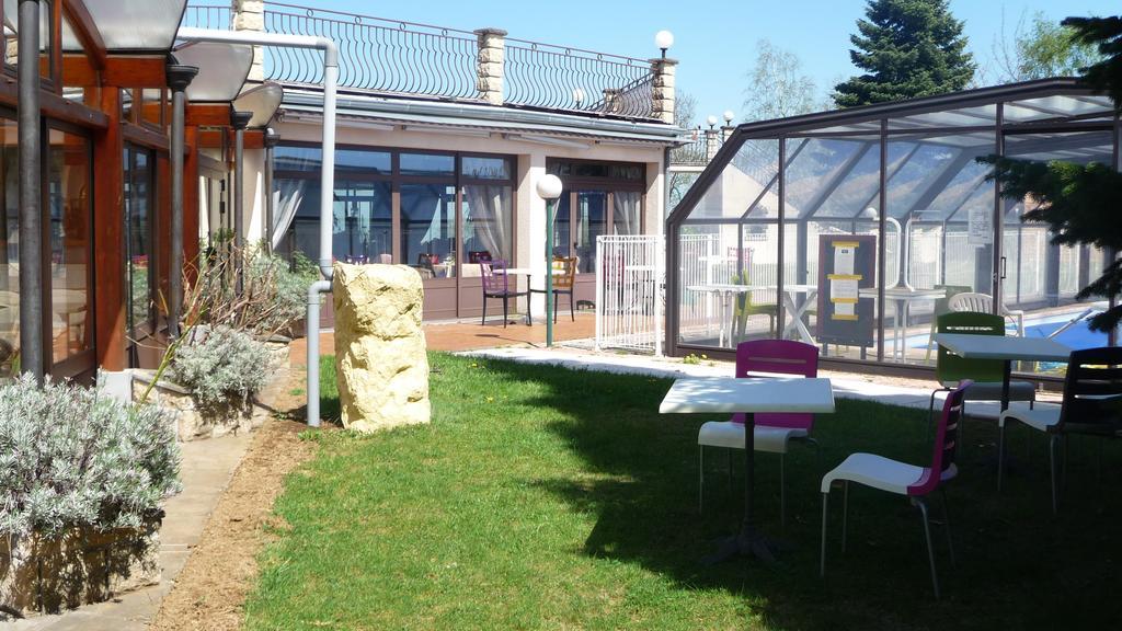 Logis La Rose Des Vents Hotell Volvic Exteriör bild