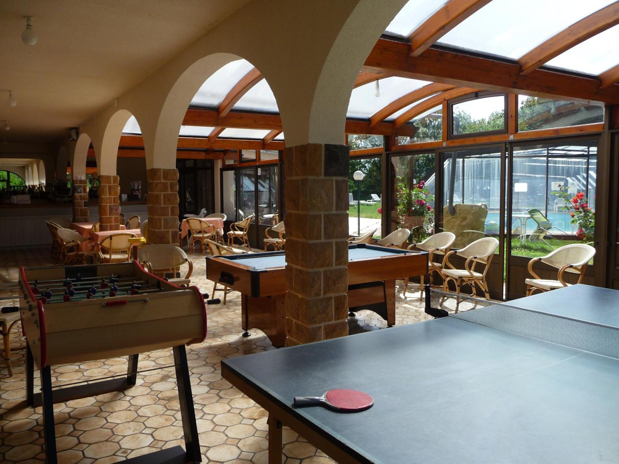 Logis La Rose Des Vents Hotell Volvic Exteriör bild