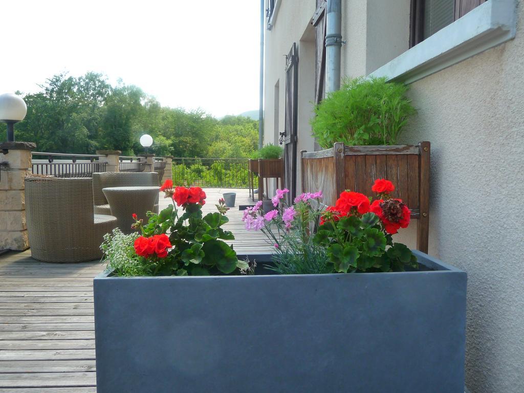 Logis La Rose Des Vents Hotell Volvic Exteriör bild
