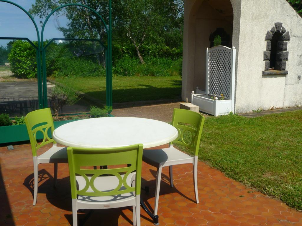 Logis La Rose Des Vents Hotell Volvic Exteriör bild