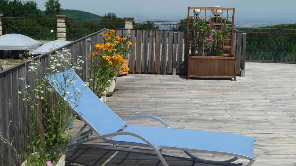 Logis La Rose Des Vents Hotell Volvic Exteriör bild