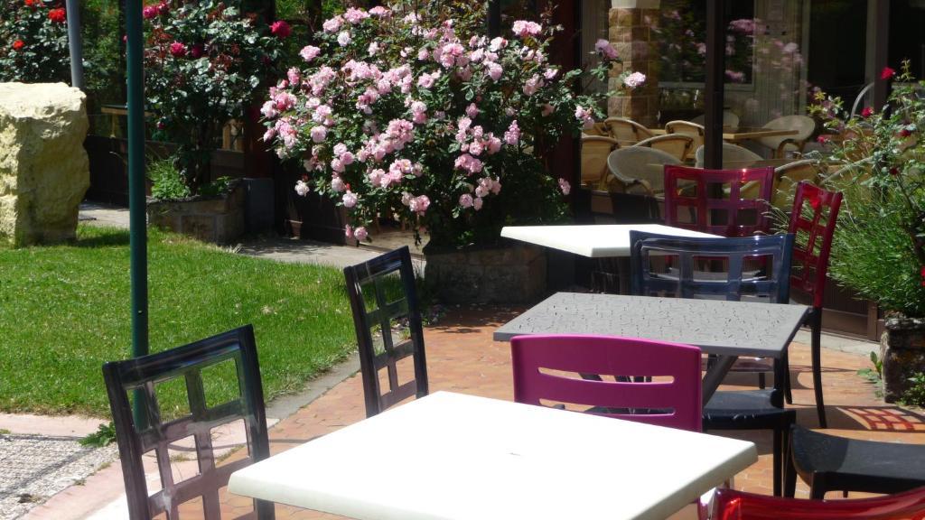 Logis La Rose Des Vents Hotell Volvic Exteriör bild