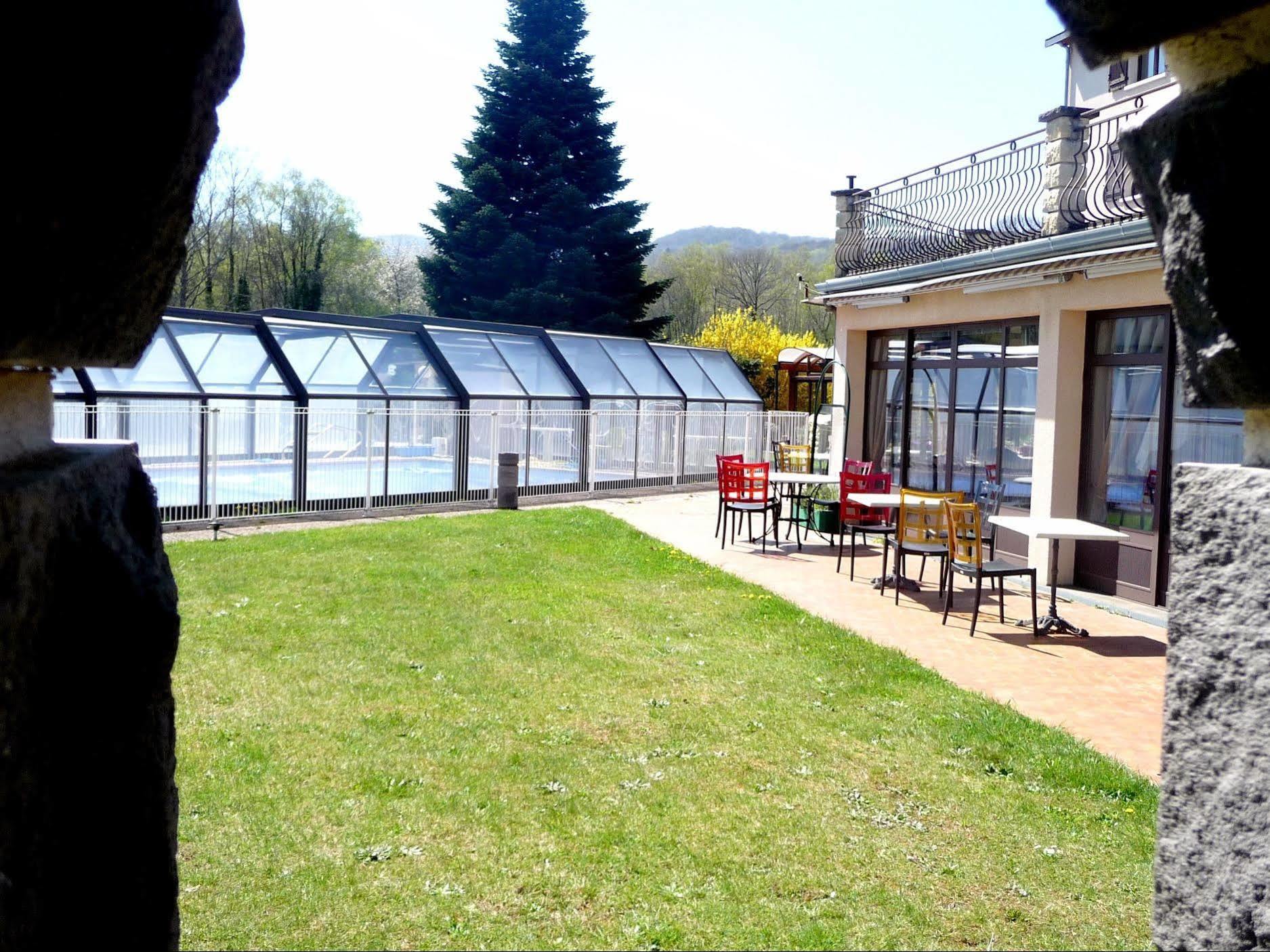 Logis La Rose Des Vents Hotell Volvic Exteriör bild