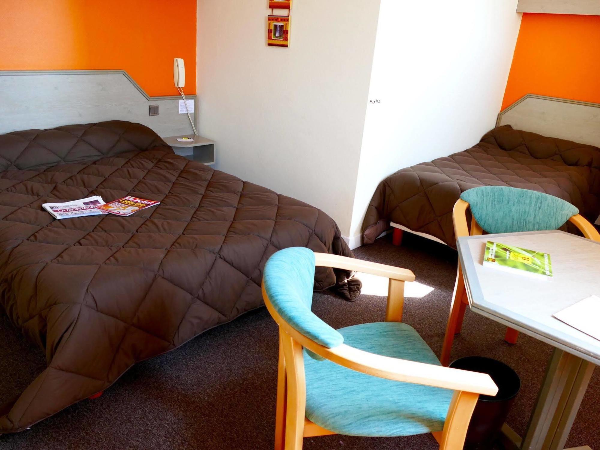 Logis La Rose Des Vents Hotell Volvic Exteriör bild