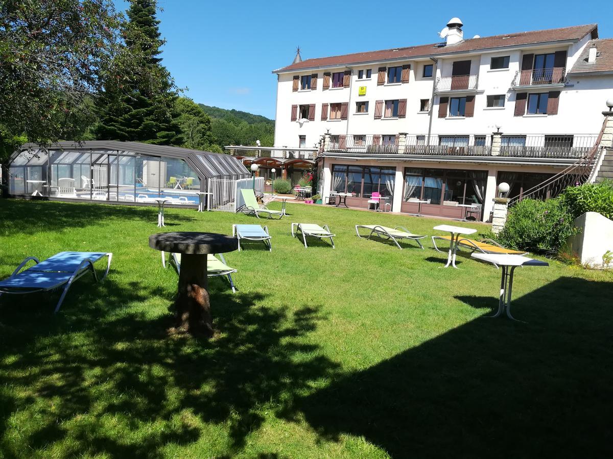 Logis La Rose Des Vents Hotell Volvic Exteriör bild