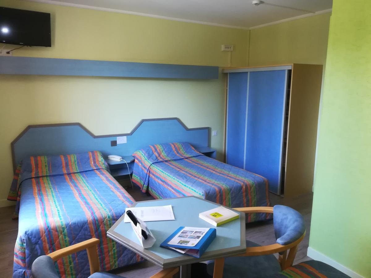 Logis La Rose Des Vents Hotell Volvic Exteriör bild