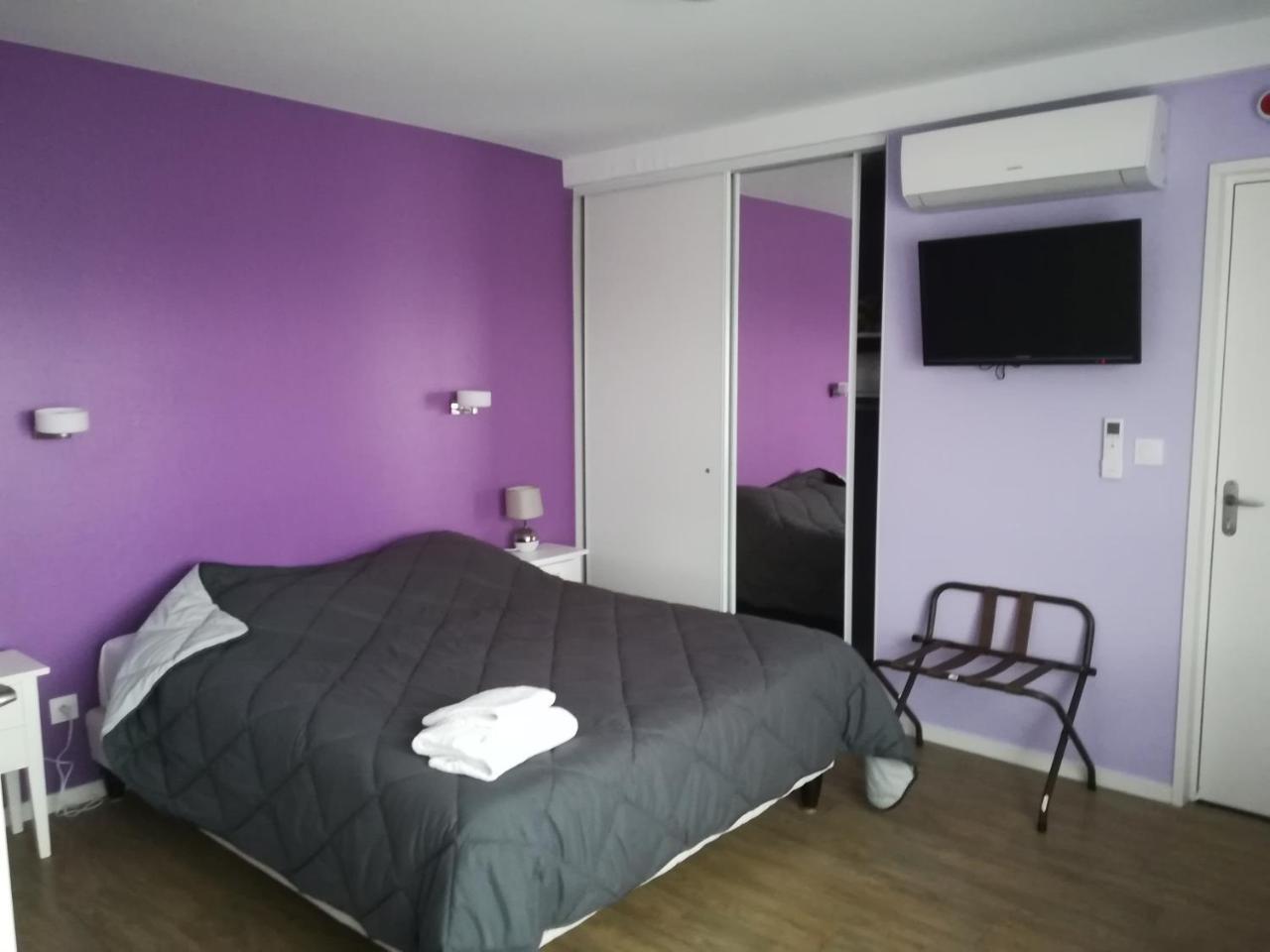 Logis La Rose Des Vents Hotell Volvic Exteriör bild