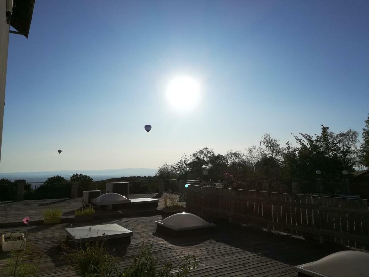 Logis La Rose Des Vents Hotell Volvic Exteriör bild