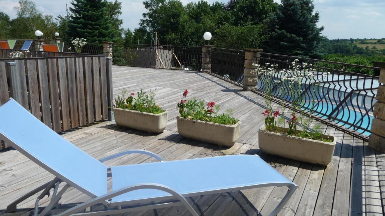Logis La Rose Des Vents Hotell Volvic Exteriör bild