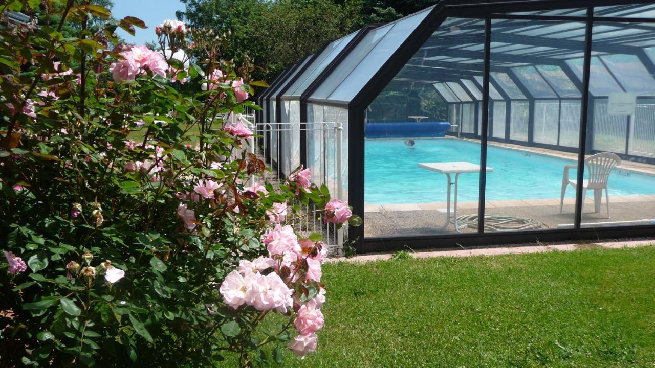 Logis La Rose Des Vents Hotell Volvic Exteriör bild